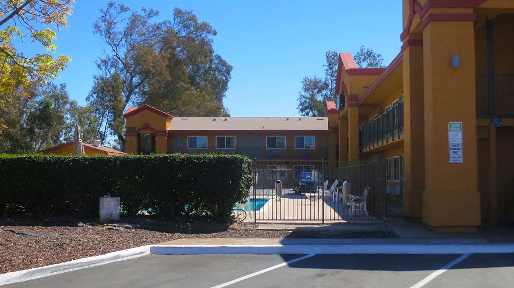 Americas Best Value Inn & Suites エスコンディド エクステリア 写真